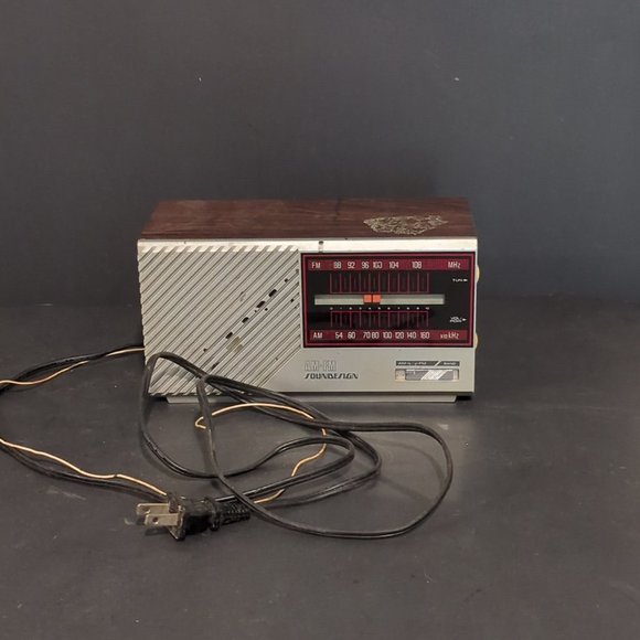 VINTAGE AM/FM ELECTRIC RADIO - Picture 3 of 7